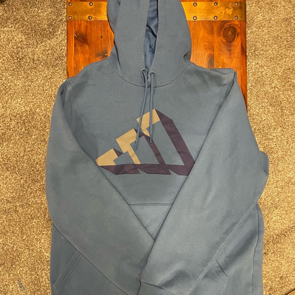 Blue Athletic Sweatshirt with Geometric Design